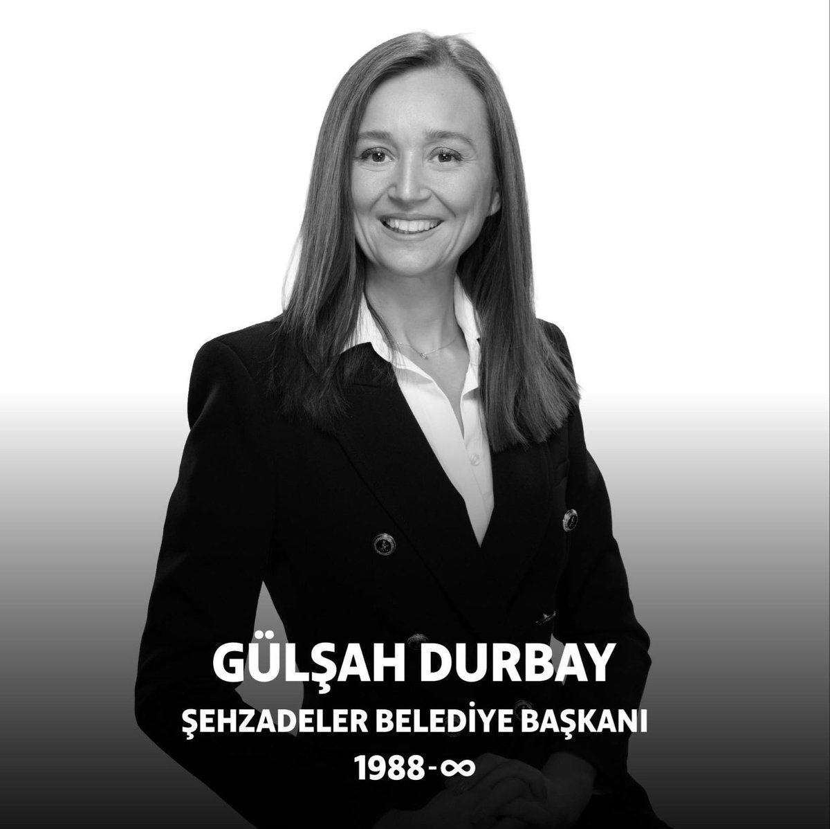 ismail_emre's tweet photo. Bu ülke her şeyden önce iyi bir belediye başkanını, başarılı bir siyasetçisini kaybetti.

Bense uzun yıllar önce tanıdığım bir dostumu, desteğinden her zaman mutluluk duyduğum bir yol arkadaşımı kaybettim.

Gülşah'ın arkadaşları olarak hatırasını yaşatmak boynumuzun borcudur.

Elveda benim güzel arkadaşım, canım kardeşim..

Seni unutmayacağız..