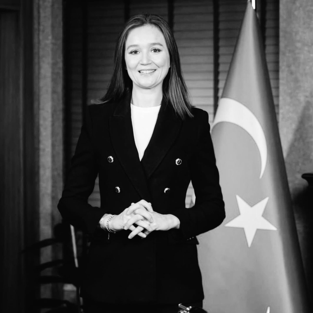 Şehzadeler Belediye Başkanı Gülşah Durbay’ın vefatını derin bir üzüntüyle öğrenmiş bulunuyoruz. Kıymetli Başkanımıza Allah’tan rahmet; ailesine, yakınlarına, çalışma arkadaşlarına ve tüm Manisa halkına başsağlığı ve sabır diliyoruz. Mekânı cennet, ruhu şad olsun.