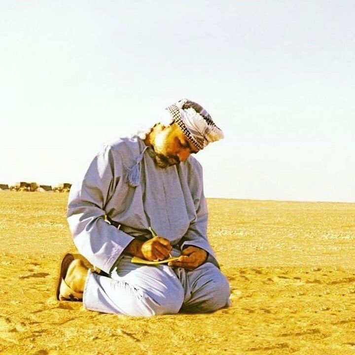 " جثا على ركبتيه ليخطّ سطور رؤيته؛ فنهضت #عُمان بأكملها لتقرأ صفحات مجدها ". 

جعل الله مقامكَ في علّيين
