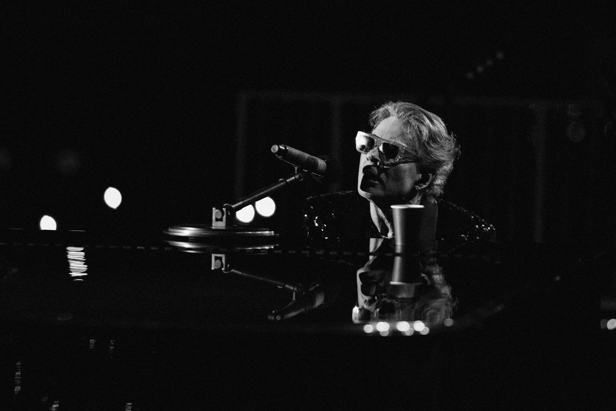 gunsnroses's tweet image. São Paulo you F’N’ rock! This was an incredible sold out show with you.