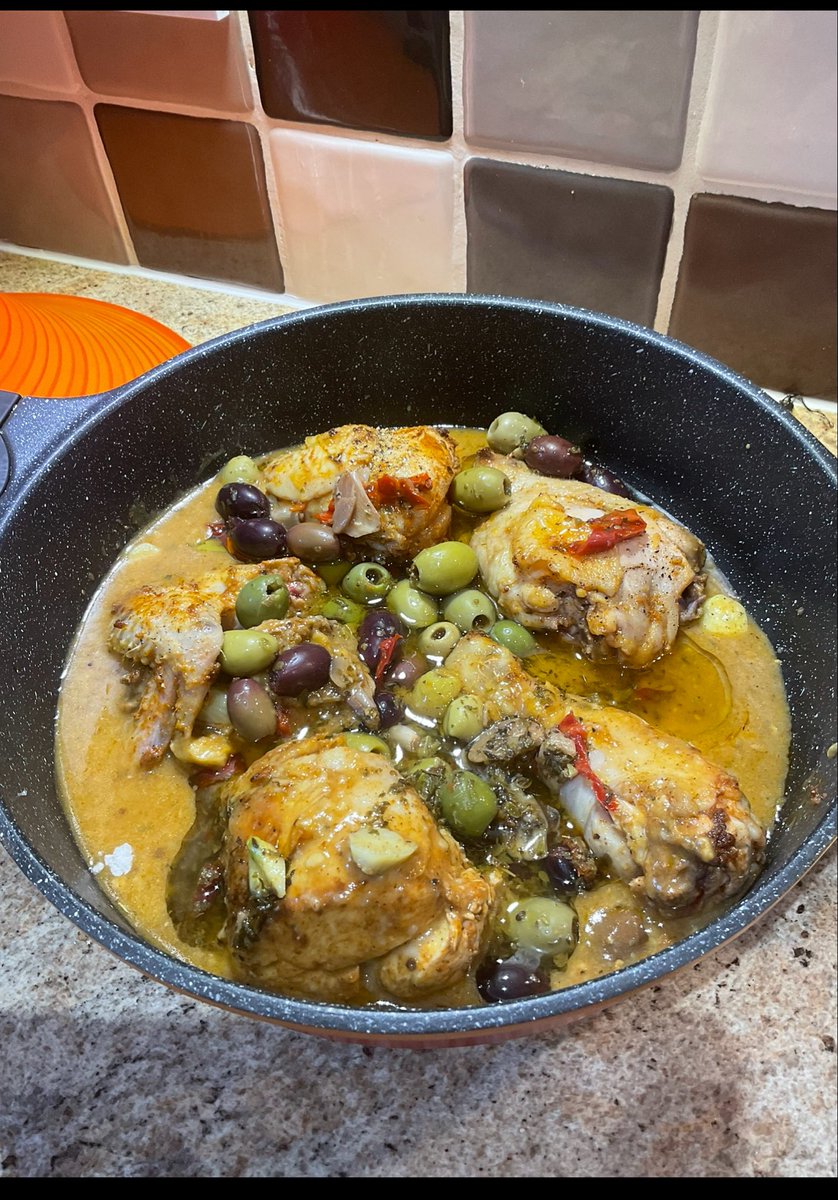 BeeNubian's tweet photo. #FatBellyProject Moroccan chicken with honey and olives cooked in a tagine. @leesah_zimbo @OctaviandlovuN @boldcolours @gazeeebo64 @LMuzangwa @PrimtheRose https://t.co/8LeH9odB6h