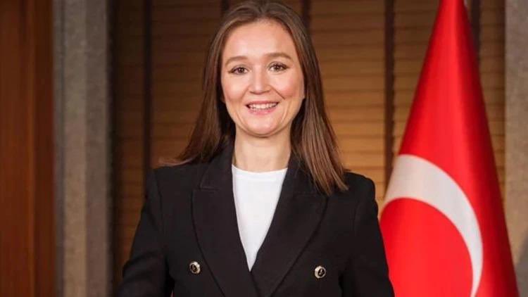 Şehzadeler Belediye Başkanı Gülşah Durbay’ın vefat ettiği haberini derin bir üzüntüyle öğrenmiş bulunmaktayız. Merhumeye Allah’tan rahmet, sevenlerine baş sağlığı diliyorum.