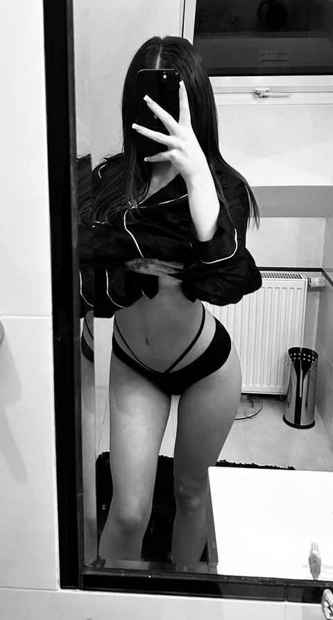 karolsedaaaaa's tweet photo. Love me like there's no tomorrow 😭💕

https://t.co/TzEivLRaos https://t.co/SW20uwHJDe