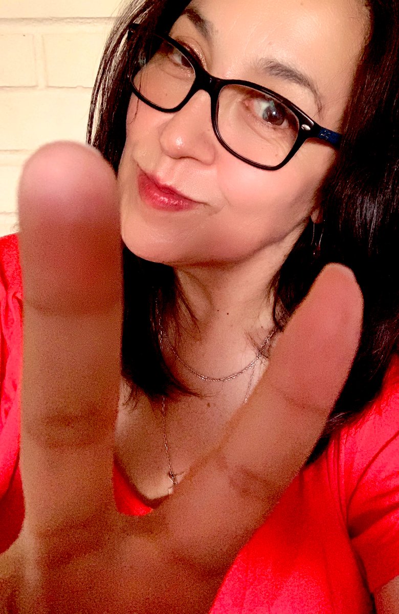 NinaGonzlezF's tweet photo. Mis colores preferidos siempre serán Rojo, Negro y Violeta❤️🖤💜Todavía no voy a votar, desde temprano tuve q movilizar a mis sobrinas para q llegaran a votar xq donde les toca  casi no hay transporte público. #SoyComunista y seguiré siempre en la lucha, para mi no hay derrotas. https://t.co/4Pq6k5tsDf