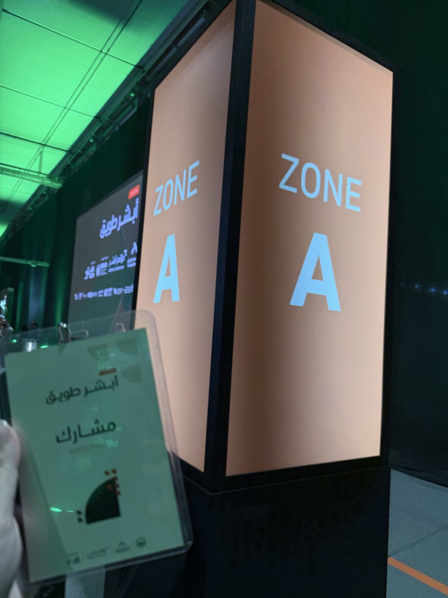 Yasminiah_'s tweet photo. سعيدة اني كنت في جزء من حدث ضخم زي #هاكاثون_أبشر_طويق  انجاز سعودي نفخر به 🇸🇦🤍 https://t.co/PxgzvFVh53