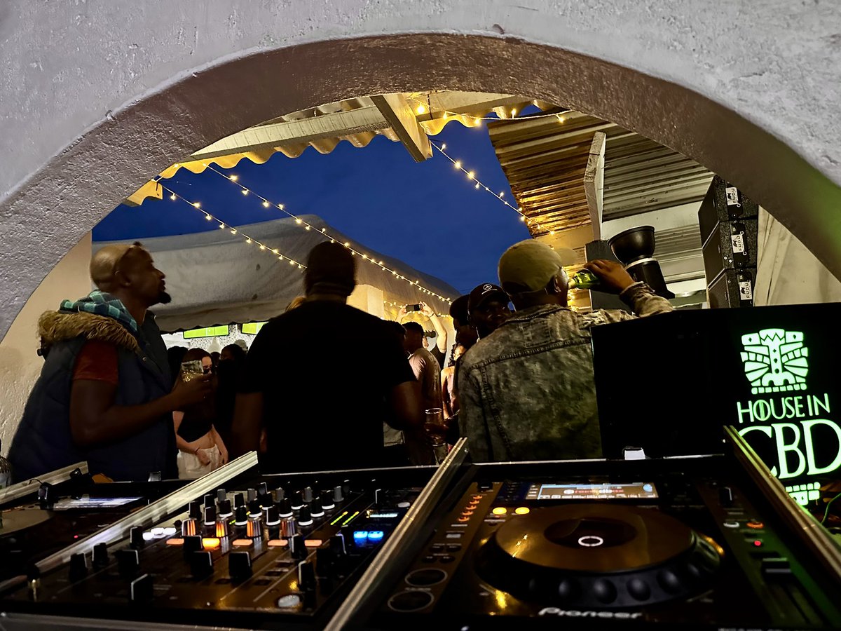HouseInCBD's tweet photo. We love house music https://t.co/uQXbH5NGkz