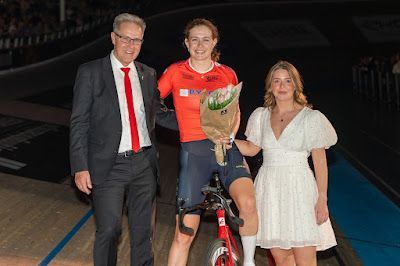 🇪🇸 <a href="/IzzyEscalera/">izzy escalera</a> o la apuesta por los 'Seis Días': “Me falta mucha experiencia en la madison y son carreras en las que aprendes mucho, porque se corre muy diferente” 
trackpiste.com/2025/12/escale…