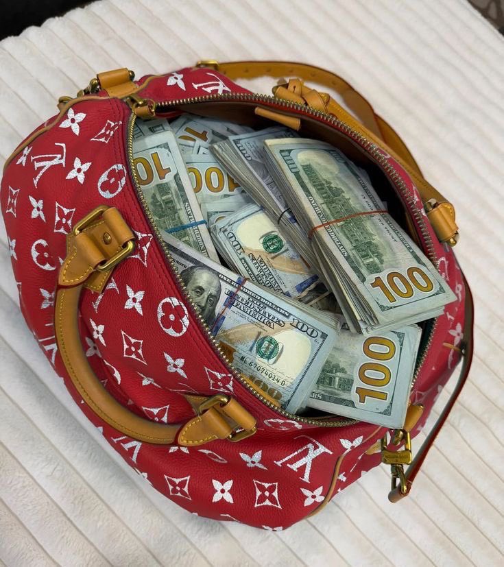 manifestpower4X's tweet photo. Karma is Real!! You will never lack money 💰 Type “11:11” To Affirm!! 🍀😇 https://t.co/CeefHMQIdv