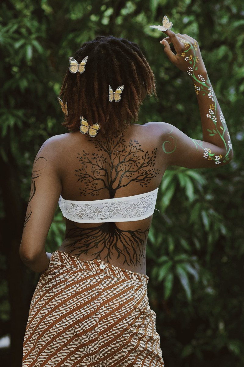 Jerryy2794's tweet photo. ☀️🍀 🍃🦋🪴

Tankou flè ki louvri nan silans, li fleri san fè Bri.

#Jerr27photography #Rebelt7 #Lens85mm https://t.co/jOZz09yr9q