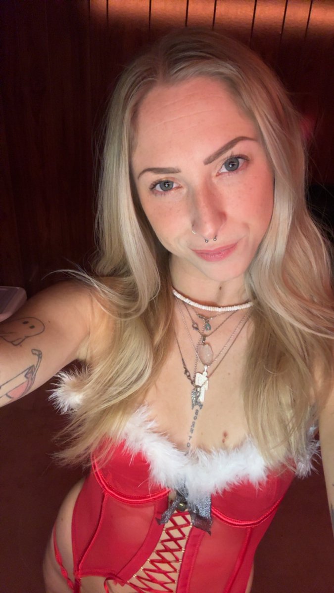 12 days of christmas starts now, santas got lots of goodies for you as long as you behave 😇 onlyfans.com/2149076310/jes…