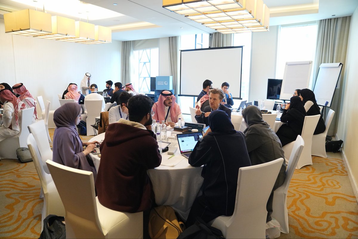 أحمد بن عبدالعزيز tweet media