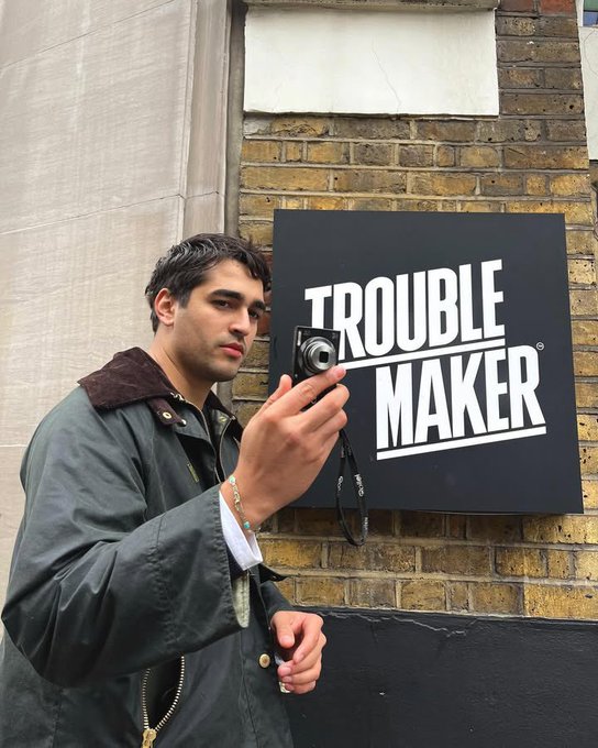 Updates_Europe's tweet image. 💫 #MertRamazanDemir shines brighter than ever in his latest post! Pure charisma and style that can't be ignored ❤️‍🔥