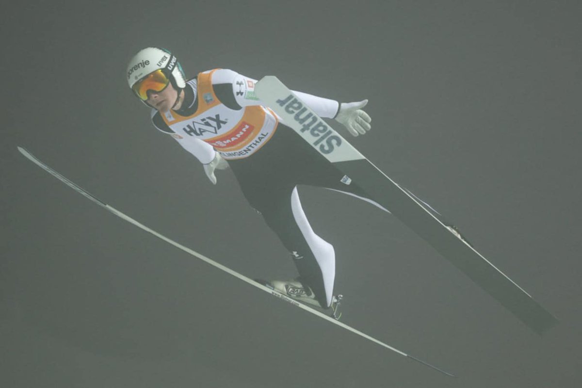 V Nemčiji, #Klingenthal, 2 dni zaporedoma slovenska himna in to dve kitici.
#NikaPrevc, <a href="/DomenPrevc/">Domen Prevc</a> .
#Čestitke!
Družina Prevc več zmag, kot vsi ostali skakalci skupaj.