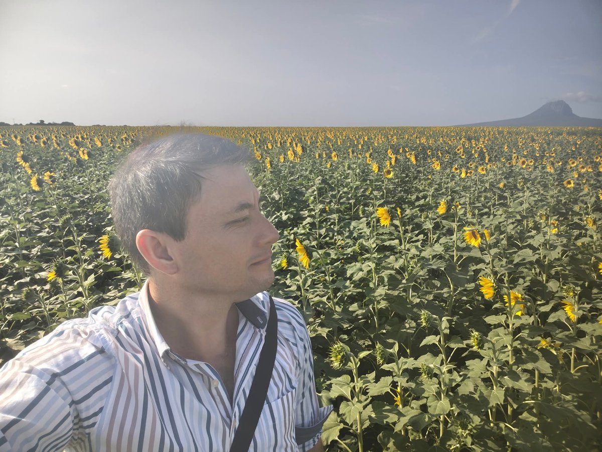 SilverResendez's tweet photo. ✨🌻 https://t.co/0eWg6GyDep