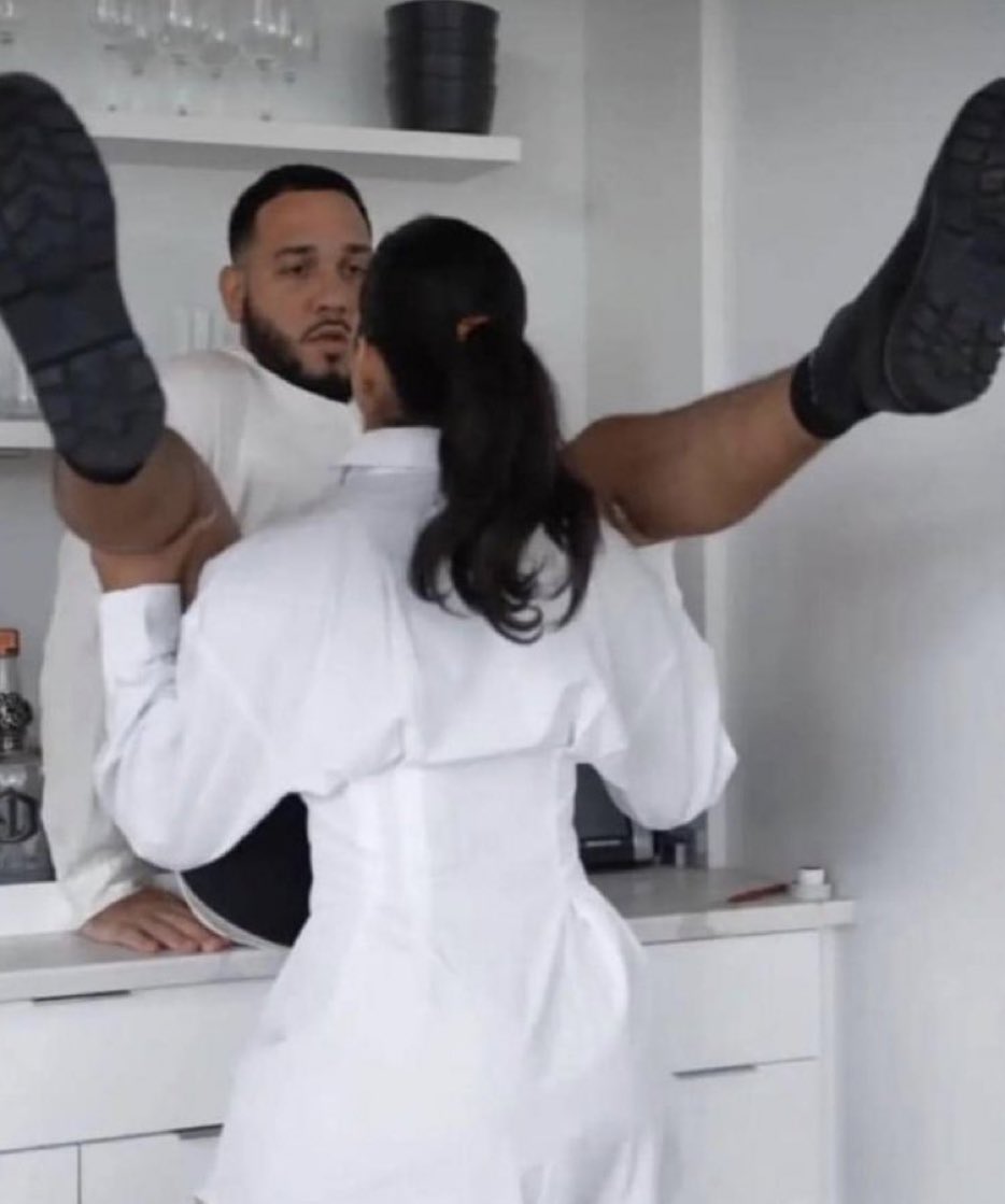 Claire Dunphy tweet media