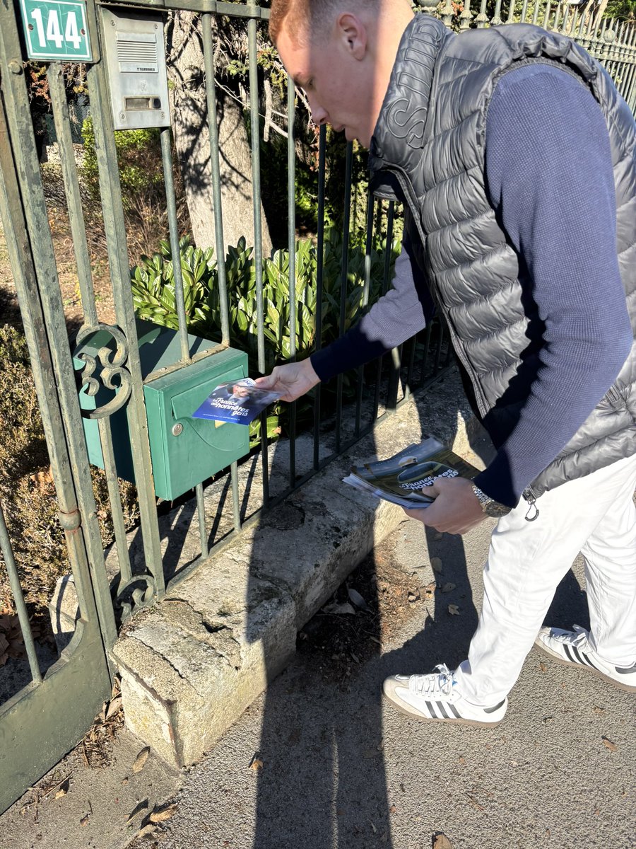 Belle mobilisation des @JeunReps34 à Prades Le Lez pour porter le programme <a href="/lesRepublicains/">les Républicains</a> et de <a href="/BrunoRetailleau/">Bruno Retailleau</a>