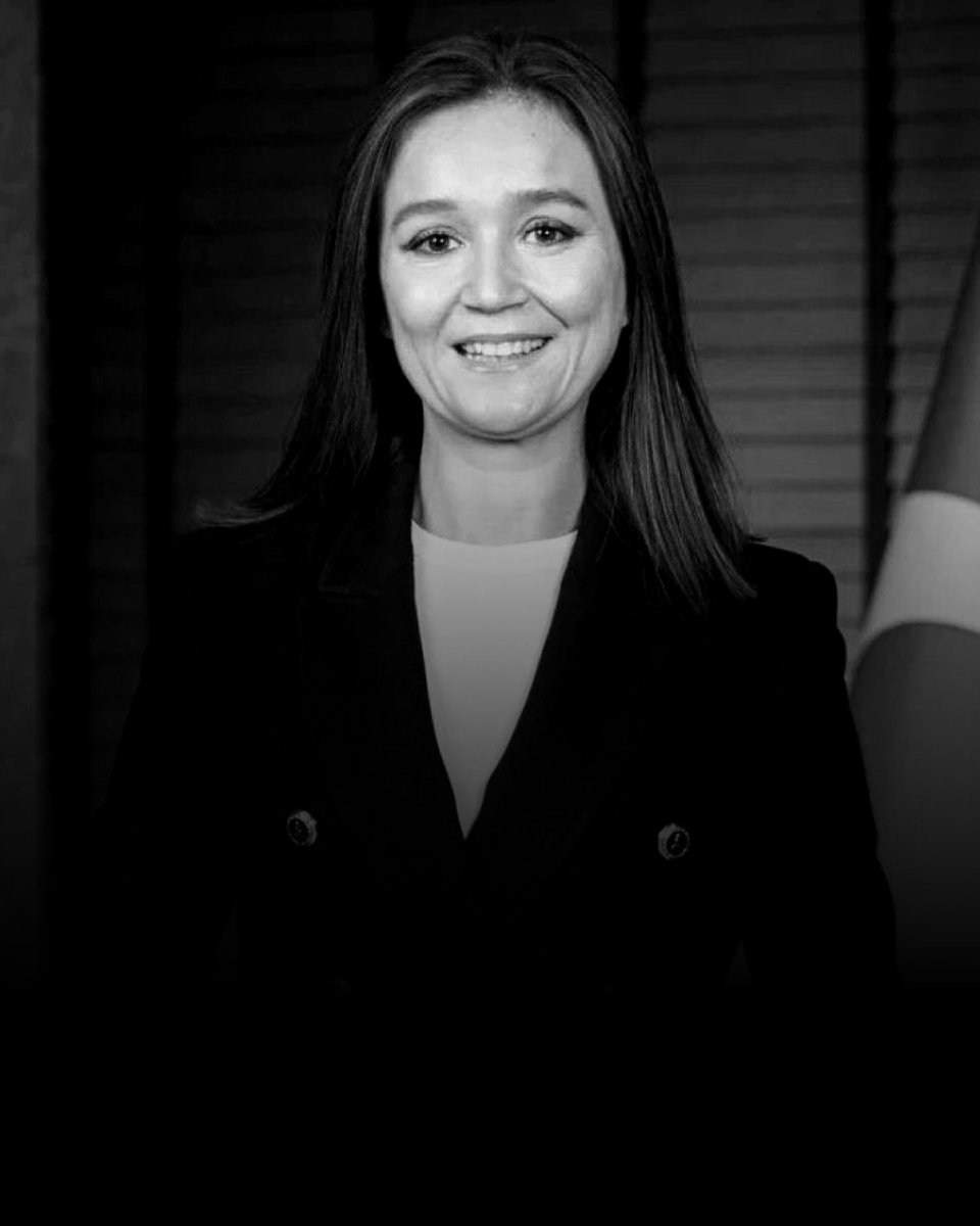 Acımız tarifsiz…

Mücadelesi, çalışkanlığı ve güzel yüreğiyle iz bırakan, örnek olan Şehzadeler Belediye Başkanımız Gülşah Durbay’ı kaybetmenin derin üzüntüsünü yaşıyoruz.

Gülşah Başkanımıza Allah’tan rahmet; başta ailesi olmak üzere tüm sevenlerine sabır diliyoruz.

Başımız