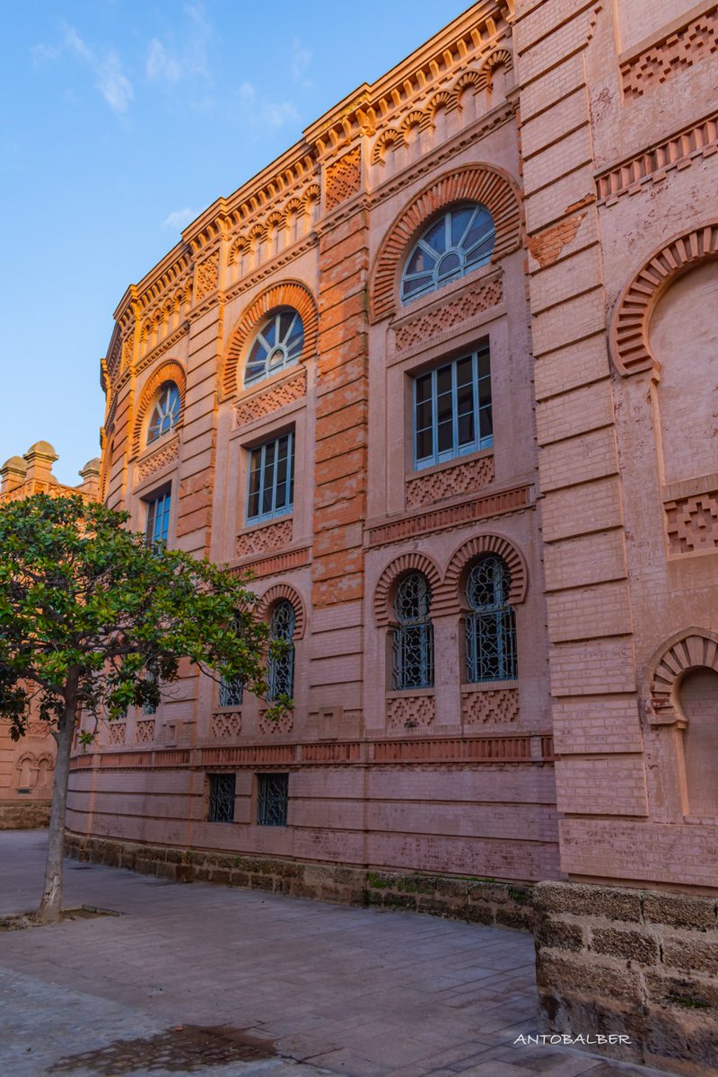 antocoleta67's tweet image. Así es Cádiz desde mi objetivo. Gran Teatro Falla. 📸📸📸🌅🌅🌅