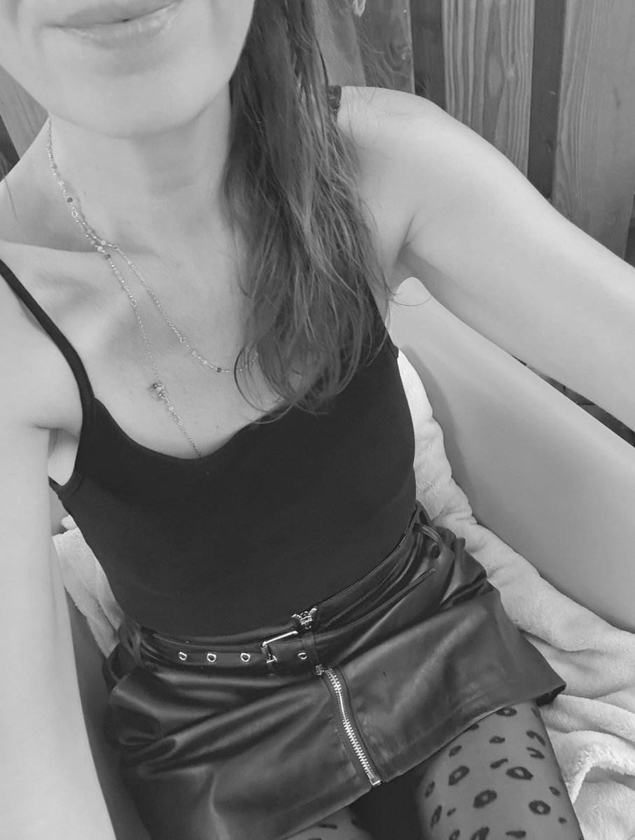 justAronia's tweet image. Aus Gründen kommt der #Schluesselbeinesonntag heute aus dem Archiv. #hangover