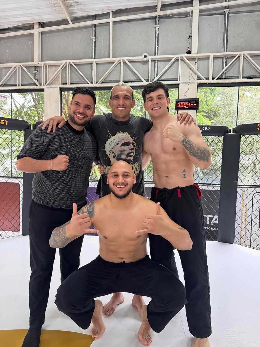 ShotgunLC's tweet photo. Flexcidine y Gaps han viajado a Brasil #Chuteboxe 🇧🇷 https://t.co/IiE6YGAIyD