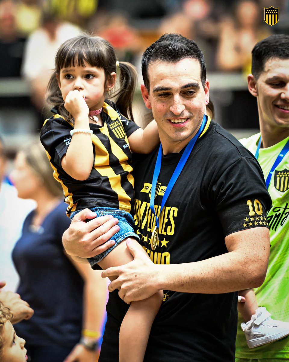 CUANDO LAS PAPAS QUEMAN 🔥 

SIEMPRE APARECE LA LEYENDA DEL CLUB ATLÉTICO PEÑAROL 🖤💛

NICOLAS ORDOQUI 🔟