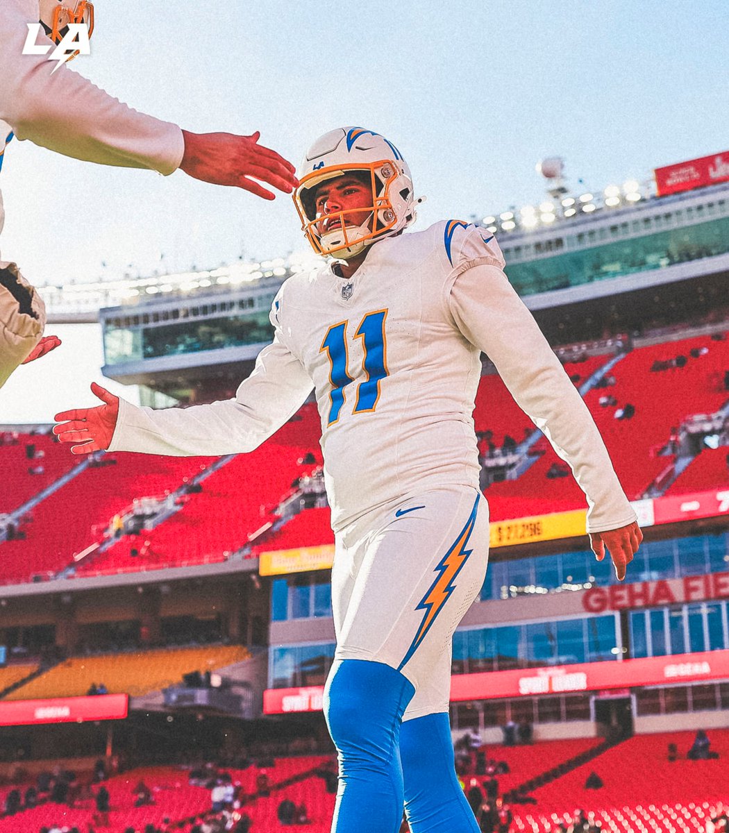 chargers's tweet image. get this man + his leg to the pro bowl

1 rt = 2 votes #probowlvote + cameron dicker