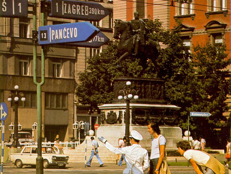 Axel43567's tweet photo. Rare image de la Yougoslavie en 1977 à Belgrade depuis l'État a connu des crises économiques et s'est effondré. En hommage envers cet état la fédération Marocaine à décidé de ne plus gagner un seul trophée de son histoire 

Belle hommage de la part du Maroc 👏🥹 https://t.co/QkCUFO4sCR