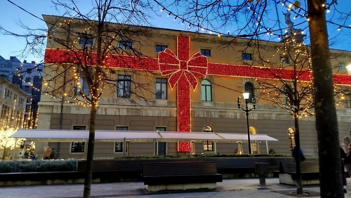 Anda y que sus peten!! Digo Feliss Navidá! 🎄🎁