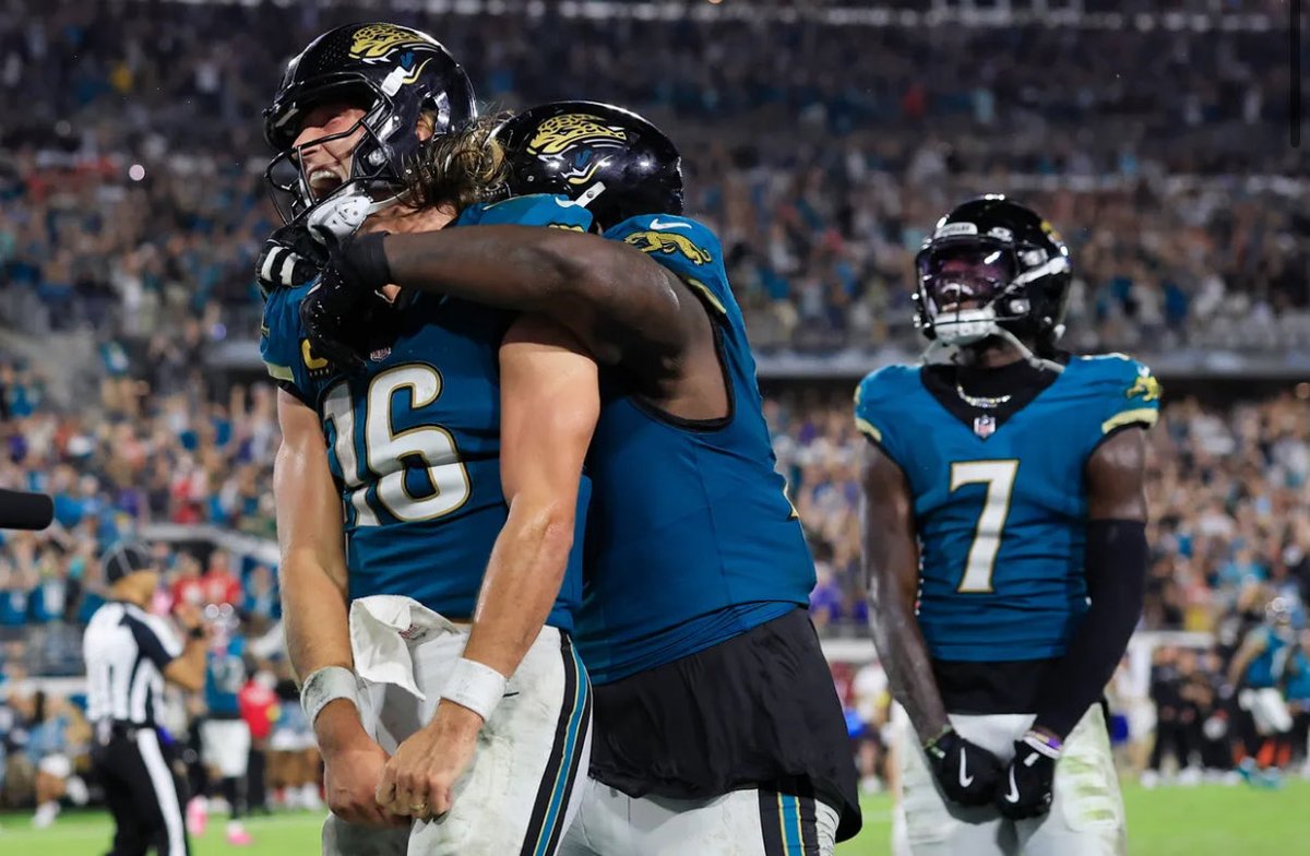 FULL NFL SLATE:

🎯5U MAX: 🔒 (Must Like Pinned Post)

4U 2-LEG (-127):
•Jaguars -5.5 Alt Line
•Patriots +5.5 Alt Line

2U Nico Collins (HOU) Over 74.5 Receiving Yards (-110)
1U Jaxson Dart (NYG) Over 203.5 Passing Yards (-110)
1U Jaguars -13.5 (-110)

Let’s cash 💵 
#GamblingX