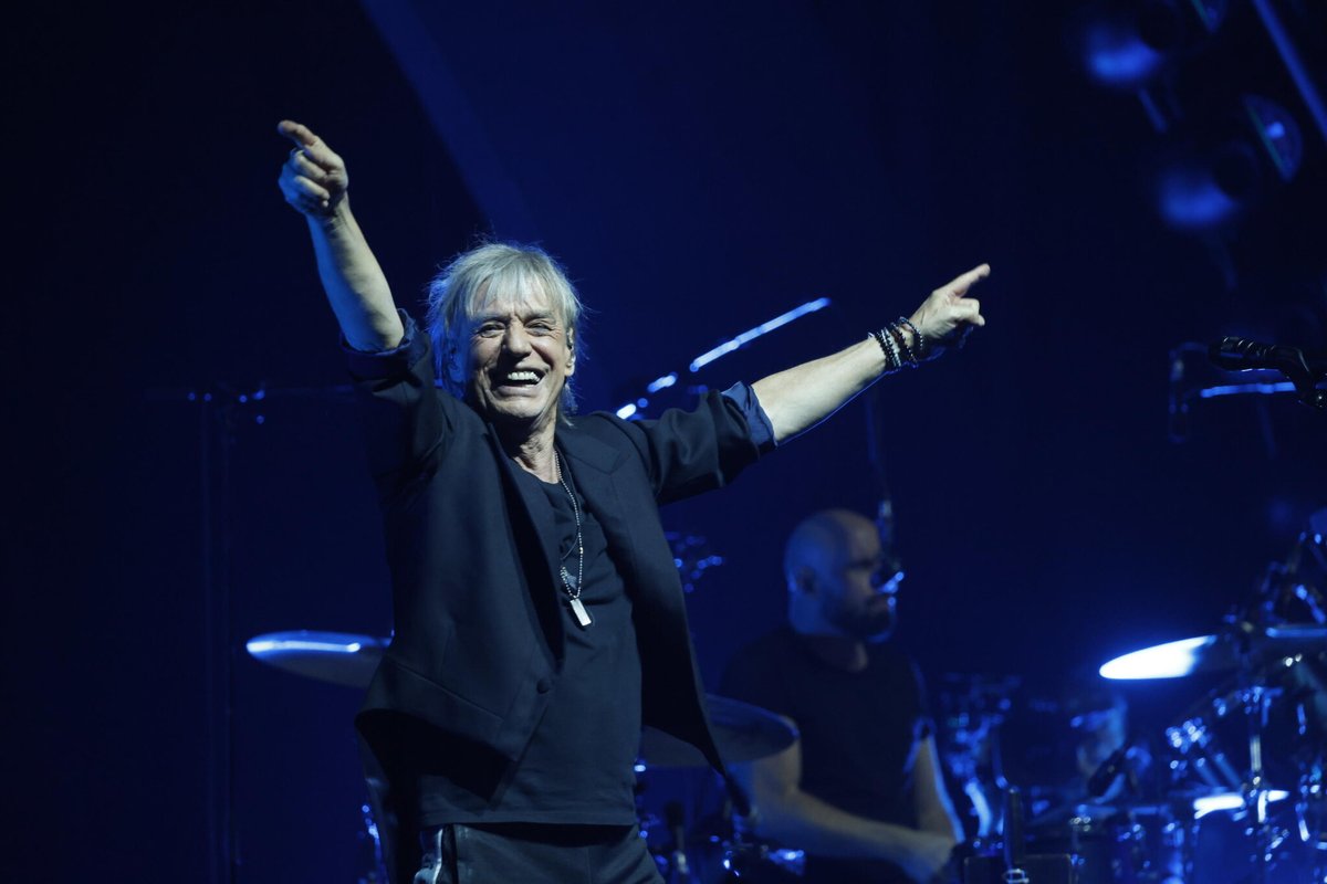 lp_ecrans's tweet photo. Jean-Louis Aubert en concert à Paris La Défense Arena : 3 heures de folle énergie, Vianney, Louane, Raphaël et M invités
➡️ https://t.co/kIO8xNqRrI https://t.co/HOKJvowaWI
