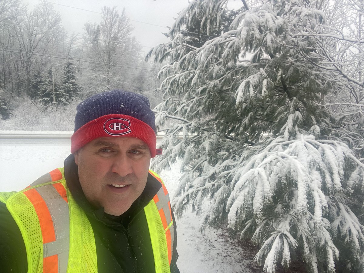 TheSPMess's tweet image. Out for a brisk walk in the fresh snow. Cool crisp, refreshing. Calm day so far