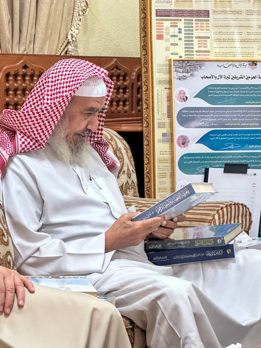 سعدت مبرة الآل والأصحاب بزيارة أستاذ التاريخ والسيرة النبوية الشيخ الدكتور محمد صامل السلمي - حفظه الله - 
<a href="/aboanssamil1/">محمد بن صامل السلمي</a> 
المعروف بإسهاماته الكبيرة في مجال التاريخ الإسلامي والسيرة النبوية من خلال مؤلفاته وأبحاثه العديدة. حيث اطلع على جهود المبرة في نشر تراث الآل والأصحاب وجديد