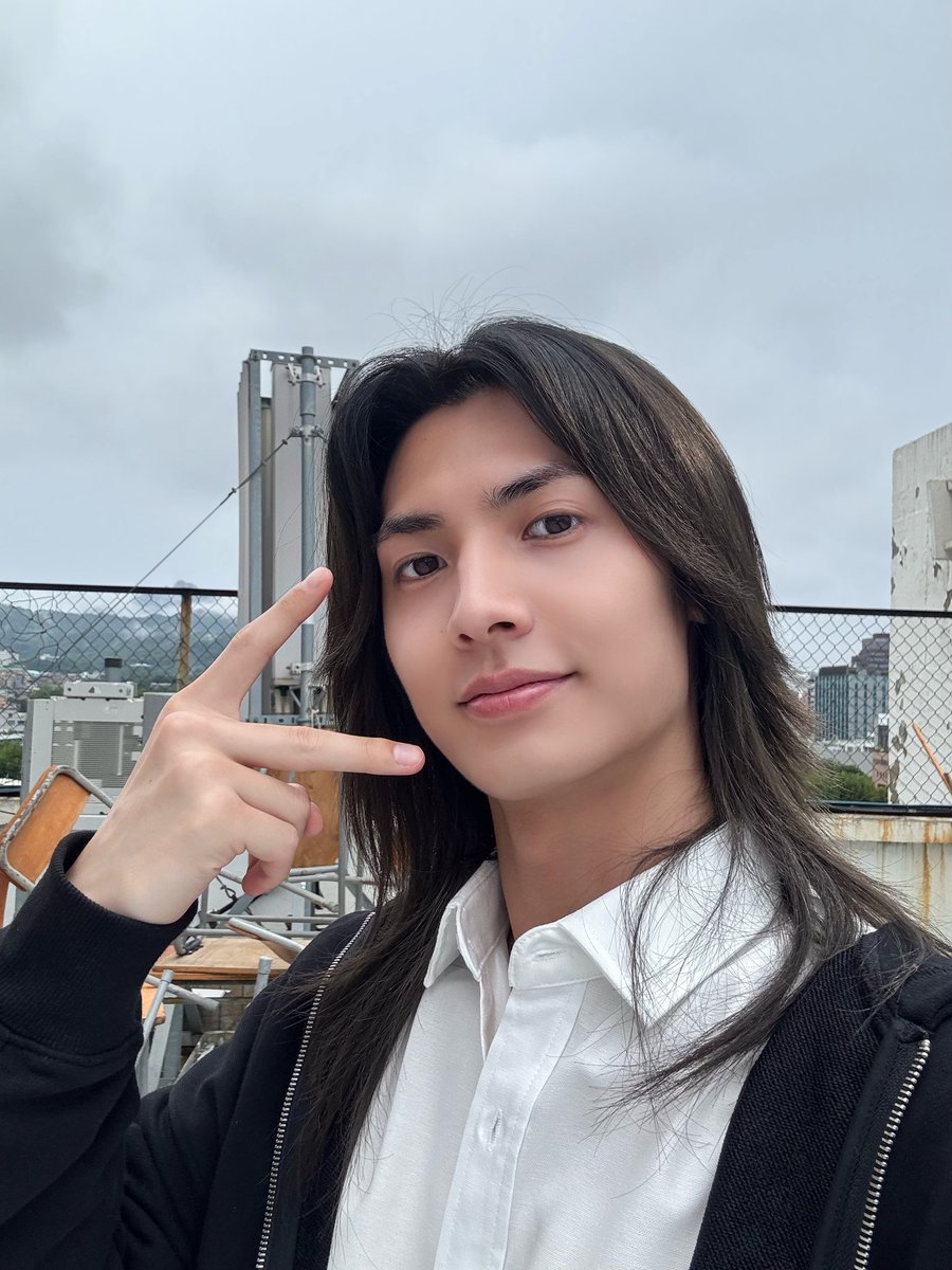 VllnPrincess97's tweet image. Love, Peace, and beanies! 🖤
#VillainsSelcaDay #XdinaryHeroes #JOOYEON #JUNHAN #엑스디너리히어로즈 #빌런즈 #주연 #준한