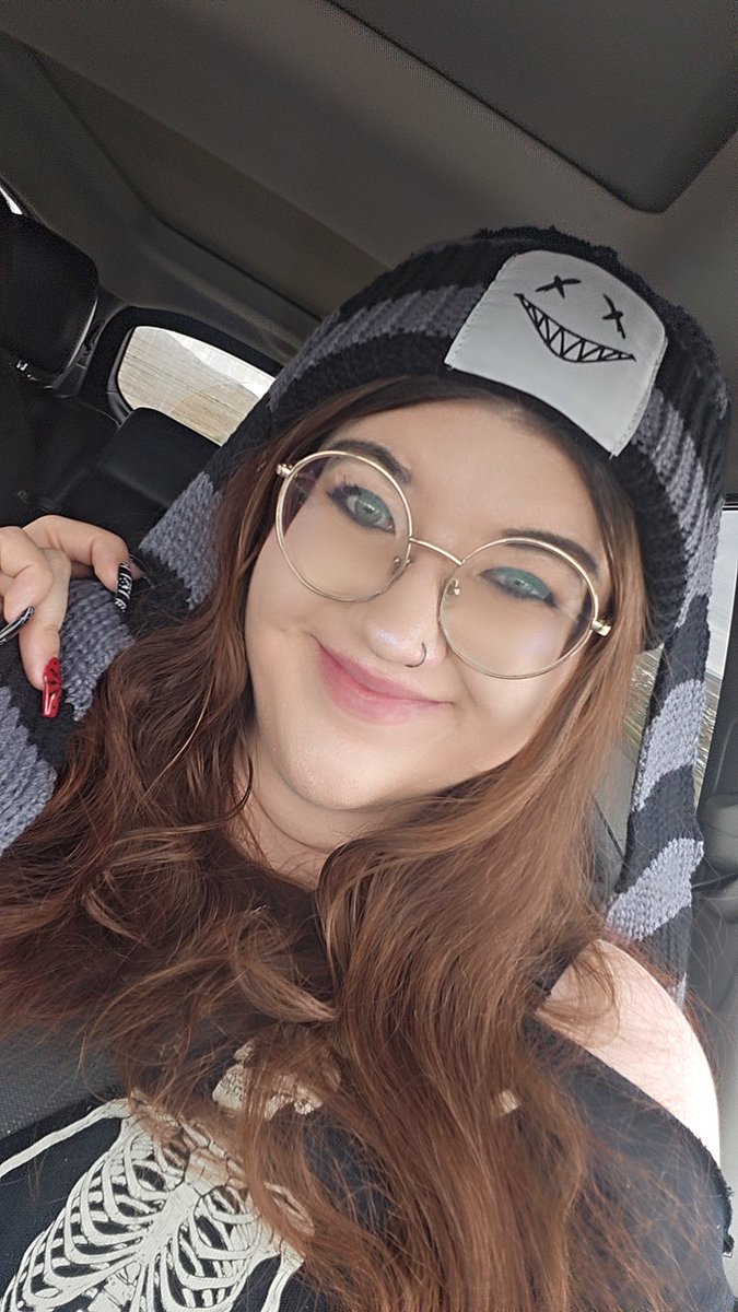 VllnPrincess97's tweet image. Love, Peace, and beanies! 🖤
#VillainsSelcaDay #XdinaryHeroes #JOOYEON #JUNHAN #엑스디너리히어로즈 #빌런즈 #주연 #준한