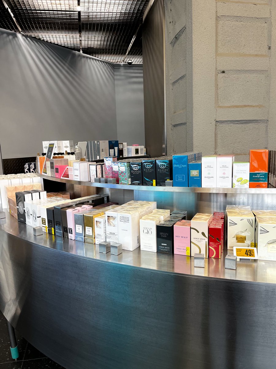 이런 창고형? 매장 좋아하시는분

중국에 HARMAY라는 매장이 있어요
(베이징 상하이에 많음, 그 외에도 있는 지역 있음)

기초제품부터 색조 바디케어 헤어 향수 등등 모든 뷰티 관련 제품들이 널려있음

웬만한 하이엔드 브랜드+한국 브랜드+중국 브랜드 다양하게 많아용