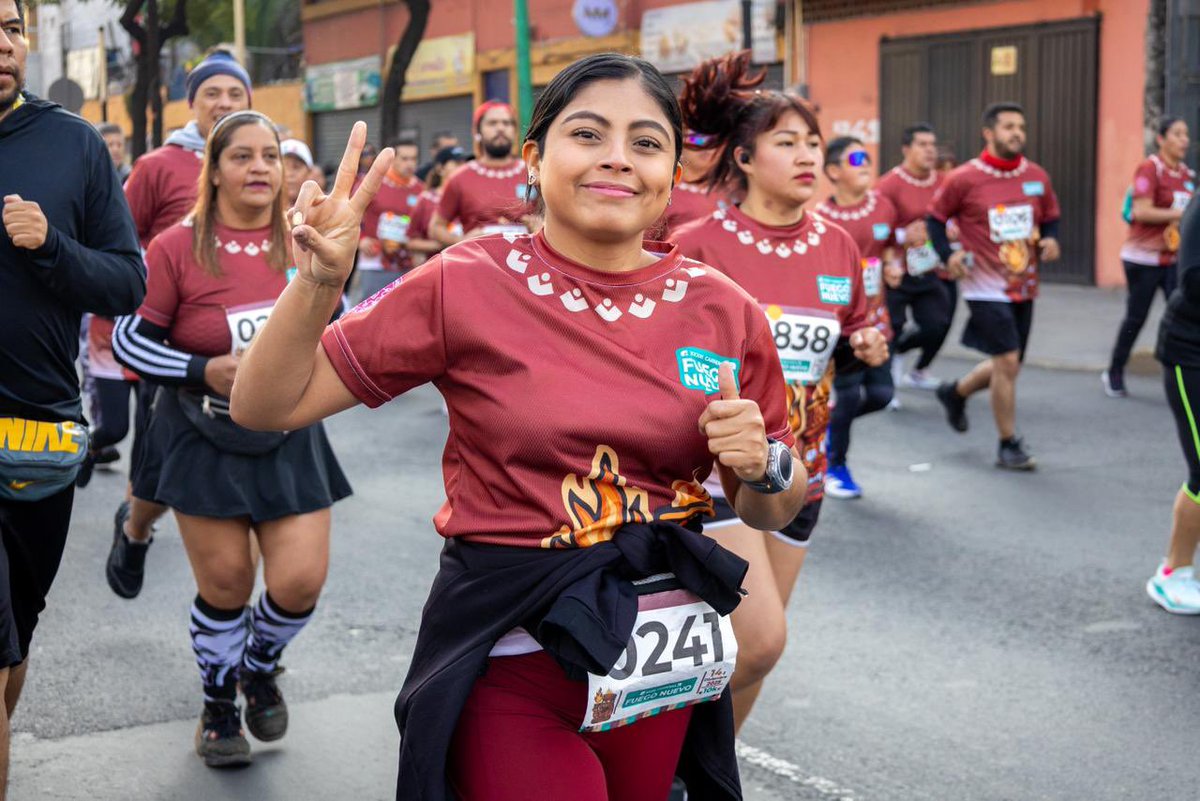 La XXXIII Carrera Fuego Nuevo fue también un homenaje al poder de las mujeres de Iztapalapa y de otras demarcaciones, que llegaron con energía, disciplina y una voluntad que no se quiebra 🏃‍♀🔥. Cada paso habló de constancia, de lucha y de amor por la vida. Bajo la política que