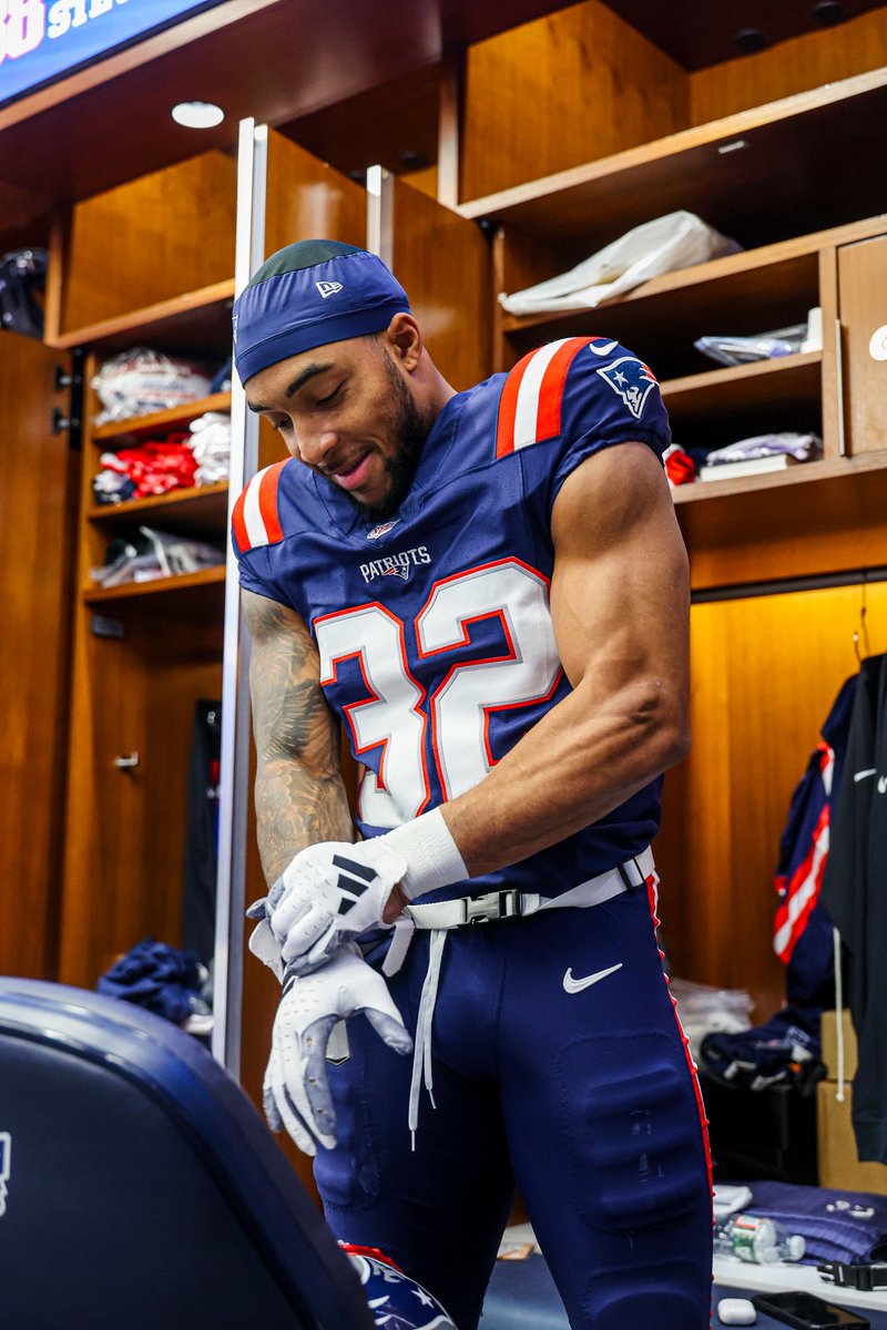 Patriots's tweet photo. Suited.

@dreeday32 | @TreVeyonH4 | #ProBowlVote https://t.co/En1QXYNp3e