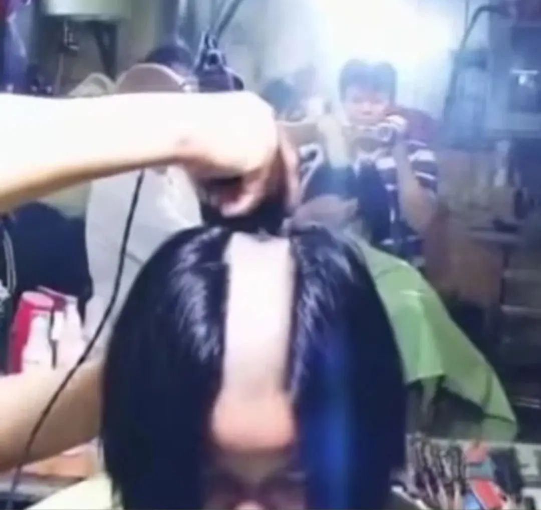 #坊主 #バリカン #剃刀 #カミソリ #剃髪 #スキンヘッド
青い道