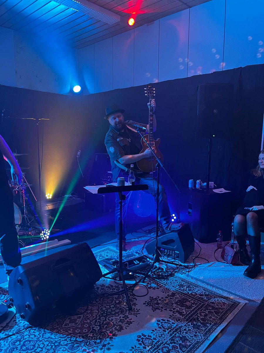 Sellainen setämies.🎸 Krapula selvitetty.🫡