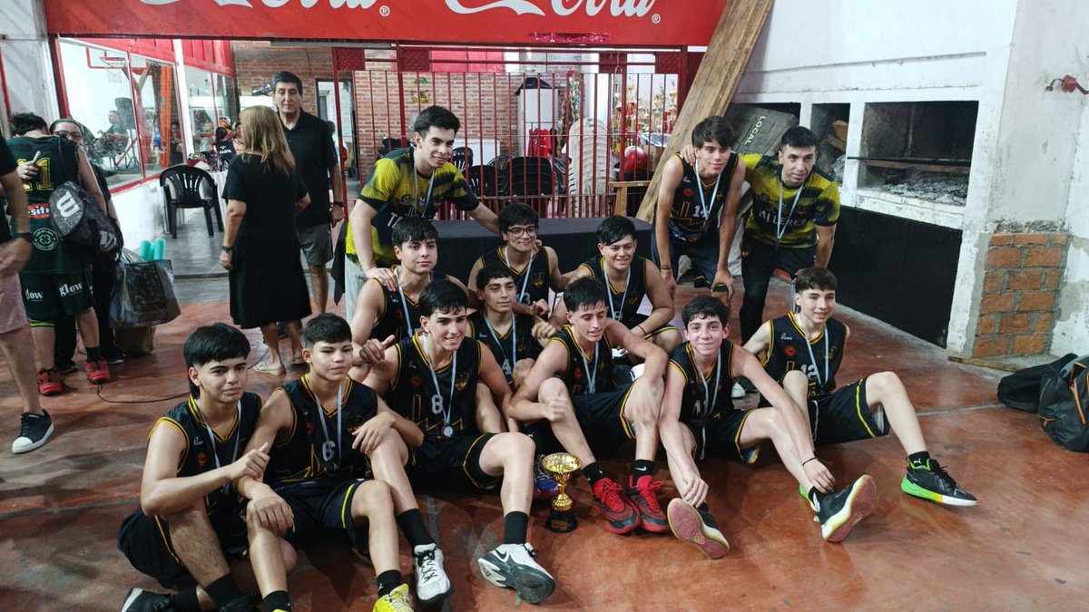 #Formativas🏀

🦁 ¡U17 CAMPEONES! 

🏀 Los Leones dirigidos por Cristian Soria y Facundo Orresta se consagraron campeones de la Copa de Bronce tras superar 93-79 a Avellaneda Central.