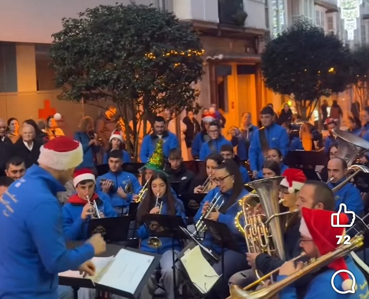 Ferrol360's tweet photo. 🔴  Polémica por la intervención policial durante un concierto de la Agrupación Musical Virgen del Carmen en la inauguración del Belén del Cristo Rey

https://t.co/pIYYa3Udtg https://t.co/Zko6YmNJMd
