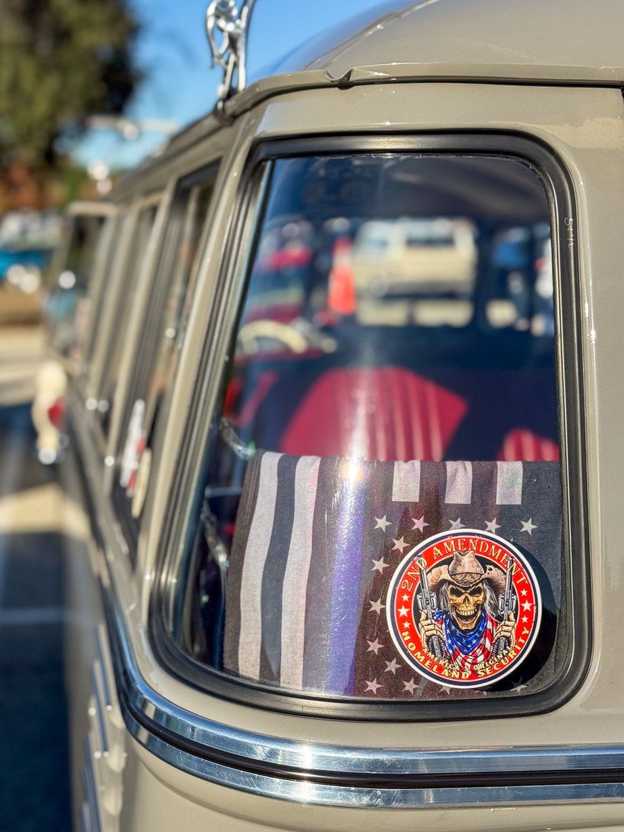 cjcam930's tweet photo. Really clean patriotic VW Bus at cars &amp; coffee this AM #sundayfunday #getoutanddrive https://t.co/sgKrc1iXvp