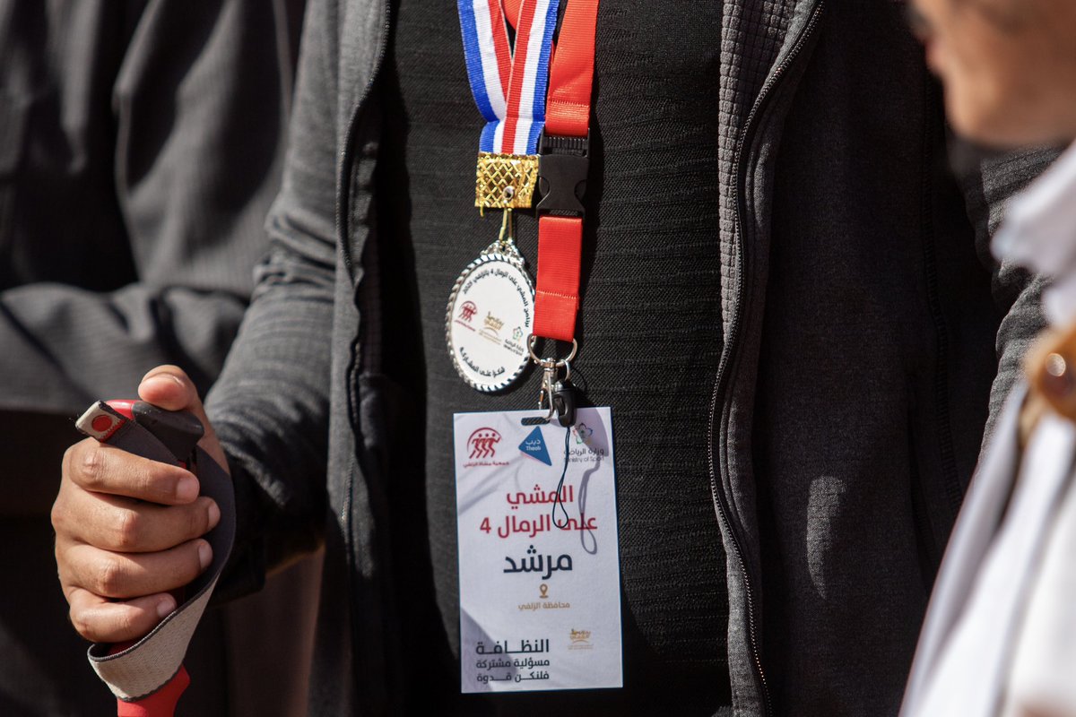 abooodi_hs's tweet photo. حافظ #الزلفي صالح آلرافع يرعى برنامج #المشي_على_الرمال4 بحضور مدير فرع #وزارة_الرياضة بالمحافظة محمد النافع.
وشهد البرنامج مشاركة واسعة من مختلف مناطق ومحافظات المملكة وعدد من الجهات الحكومية والأهلية بتنظيم جمعية مشاة الزلفي. https://t.co/GvCneKHHTu