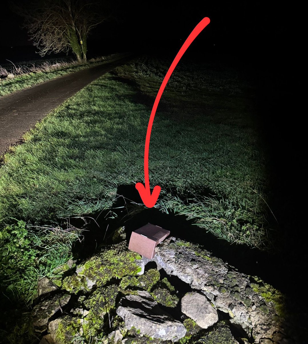 JamesBlunt's tweet image. Pretty much every delivery, @CourierEvri leave my parcel on a stone wall half a mile away from my house…

1/2