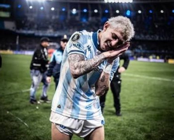 Su alegria mas grande, es que en Argentina, un golero bolso, que los escupió a principio de año, le atajo a otro bolso, que los elimino a mediados de año, un penal?

Ta larrrrrrgo diciembreee