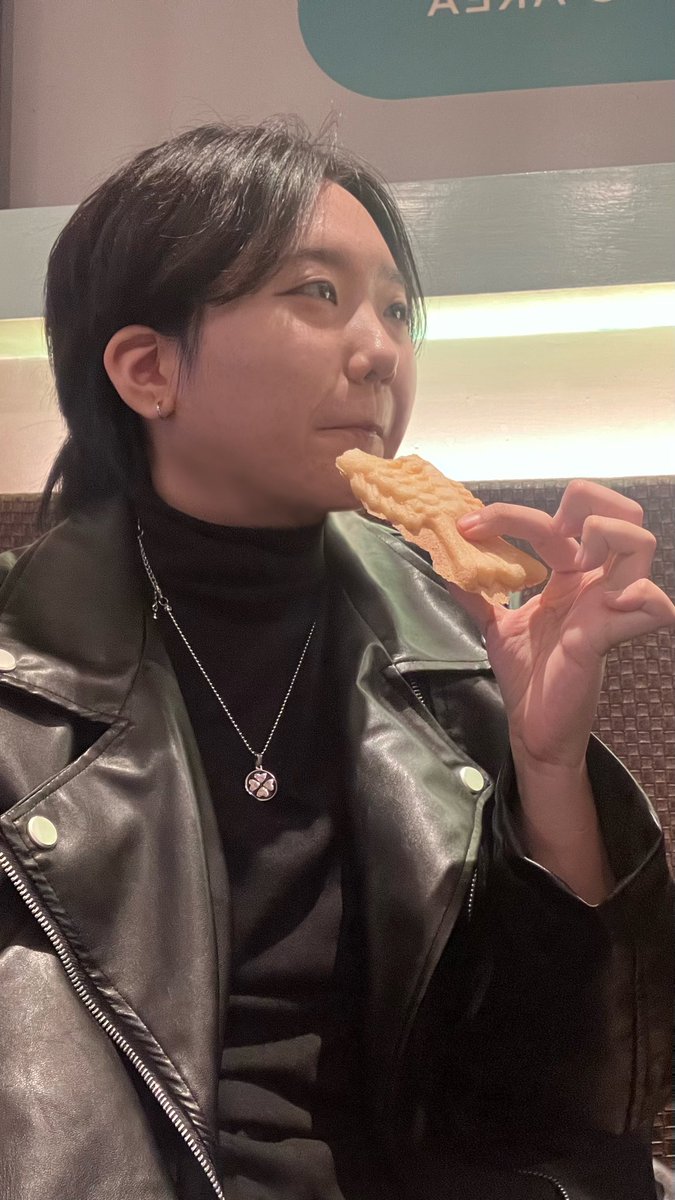 xXam06's tweet photo. 평소 표정
                                 언니 볼 때 표정 https://t.co/sf04eQmWrl
