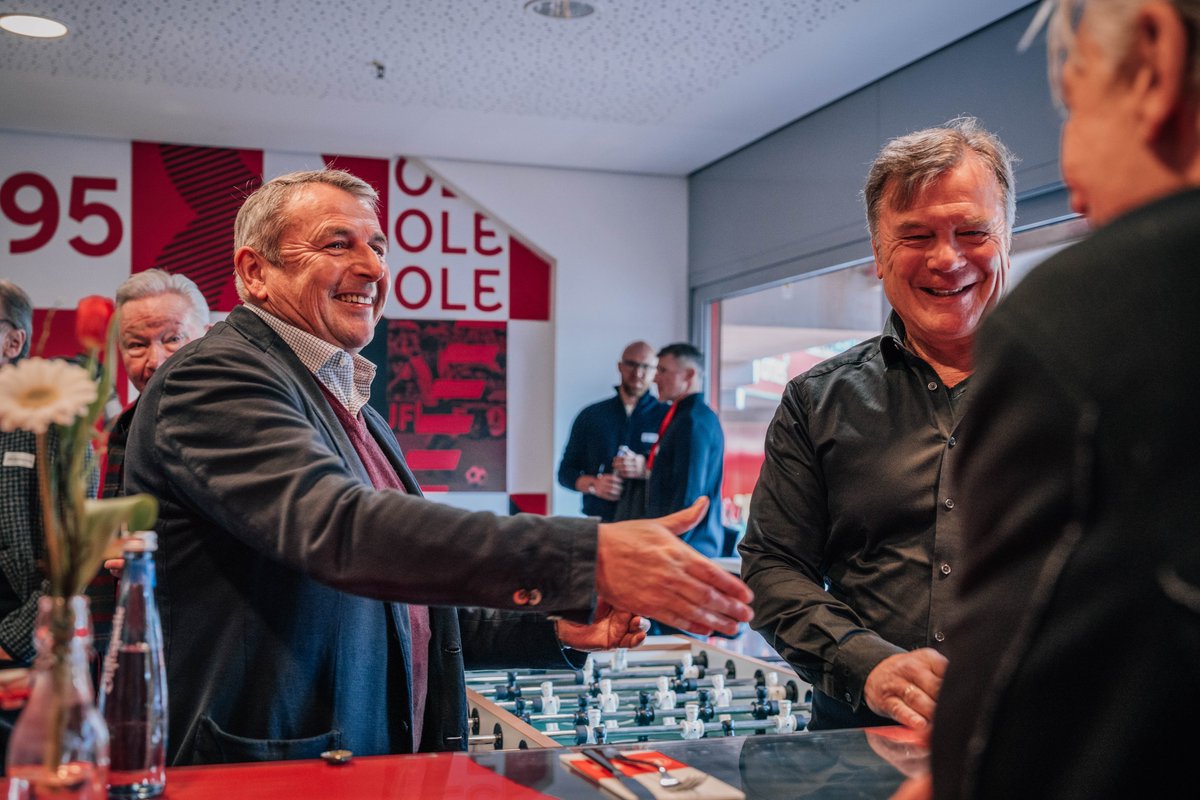f95's tweet photo. DANKE an eine der größten lebenden Vereinslegenden 🙏 DANKE, Klaus #Allofs 🙌
👉 https://t.co/q7j1JRBUBS
#f95 | 🔴⚪️ https://t.co/V3XKPSCHKg