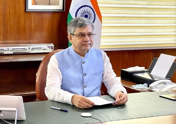 HUGE BREAKING 🚨 IRCTC has cracked down on fake user IDs across its platform.

Daily new account registrations have dropped from nearly 1 lakh to about 5,000 🔥🔥

Indian Railways has permanently deactivated more than 3 crore fake accounts.

Around 2.7 crore other accounts have