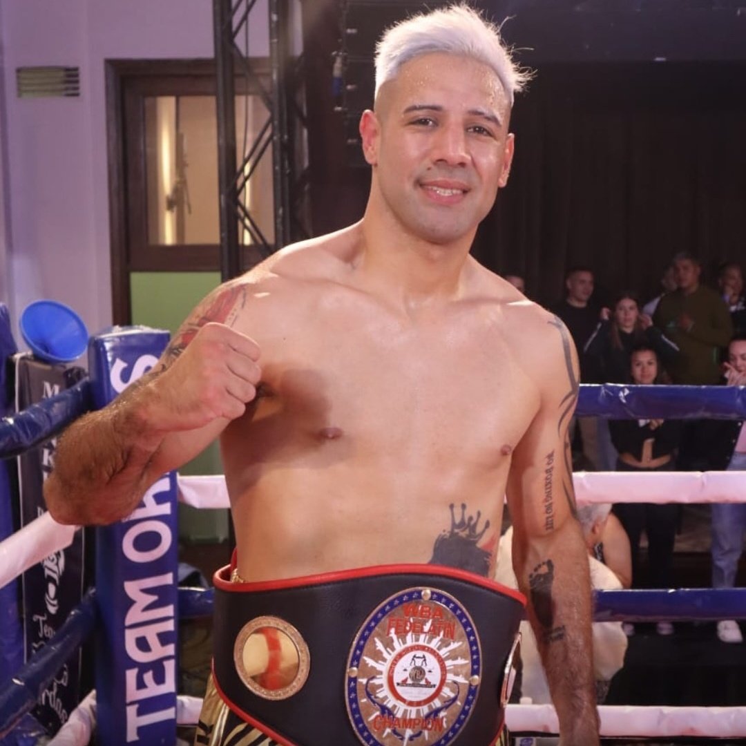 PlanetaBoxing's tweet photo. 🥊KO EXPRESS🥊
⚡En tan solo 1 minuto y 19 segundos, el marplatense Lucas Bastida noqueó al peruano Luis Miranda García 🇵🇪 y conquistó el cinturón supermediano Fedelatin AMB, en el Casino Central de Mar del Plata 🇦🇷. https://t.co/tNN6EGadgt