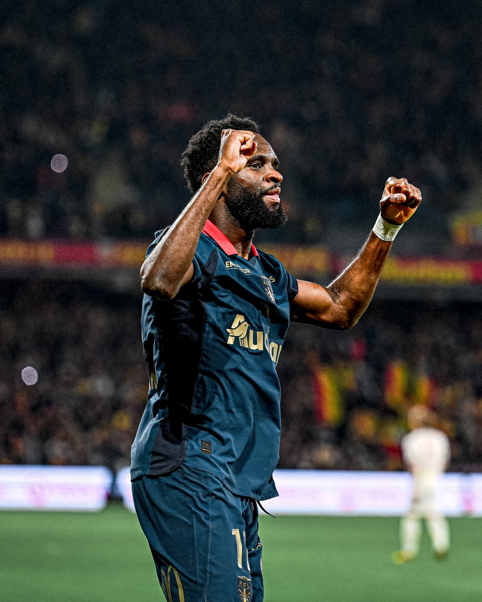 Ligue1_ENG's tweet photo. Update: 

✅ Lens’ top scorer now (7)
✅ Brace today vs Nice 
✅ 7 goals in his last 10 matches
✅ 9 G/A in 13 matches 
✅ Odsonne Édouard, still unstoppable https://t.co/hvumQhbRCg